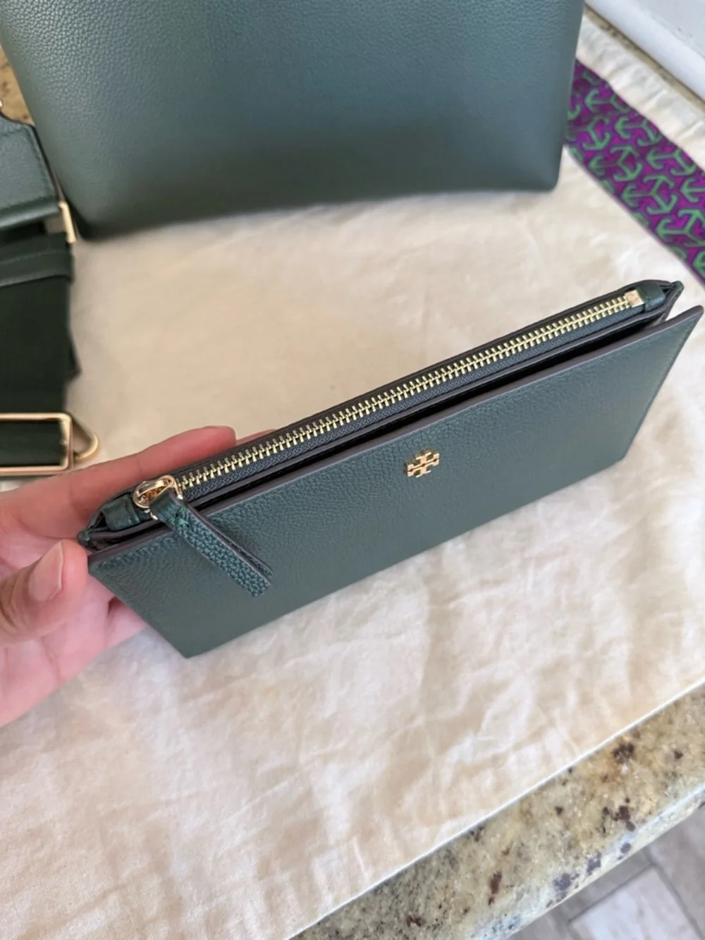 New tory Burch Blake Swingpack With Matching Wallet In Basil Color